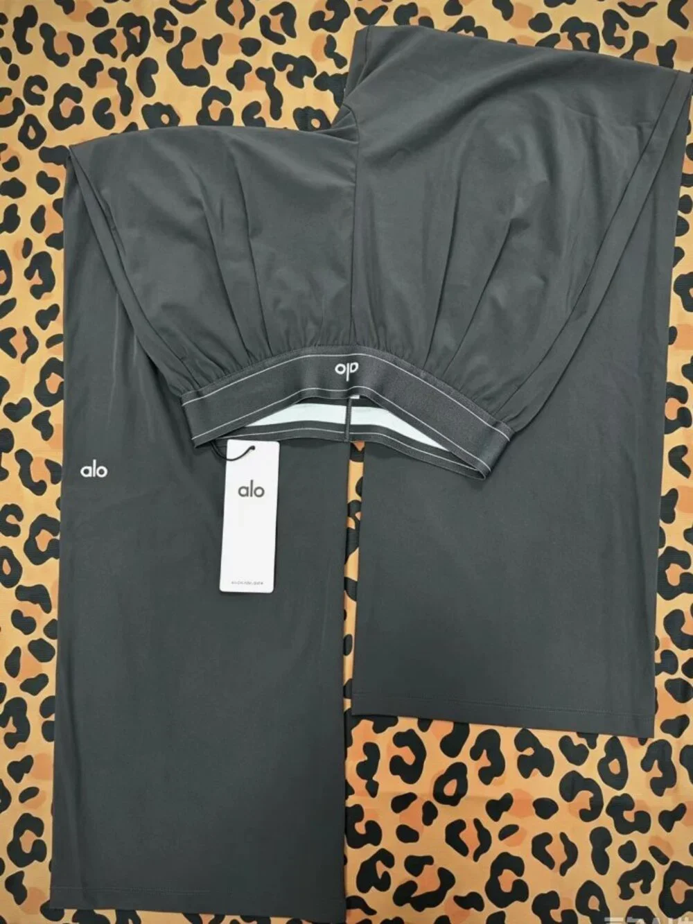 NWT😘Dark Grey ALO Yoga Suit Up Trouser🍓Casual/versatile pants (Regular)